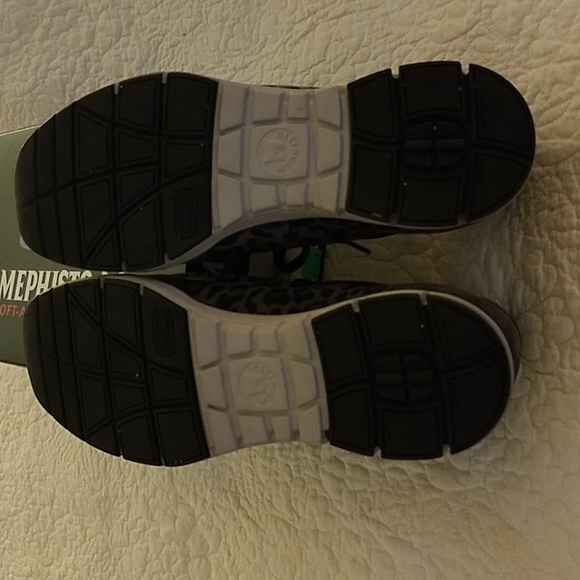 Women's size 8.5 Mephisto sport shoes - Picture 7 of 7